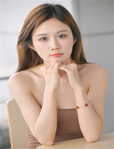 《性欧美巨大乳》